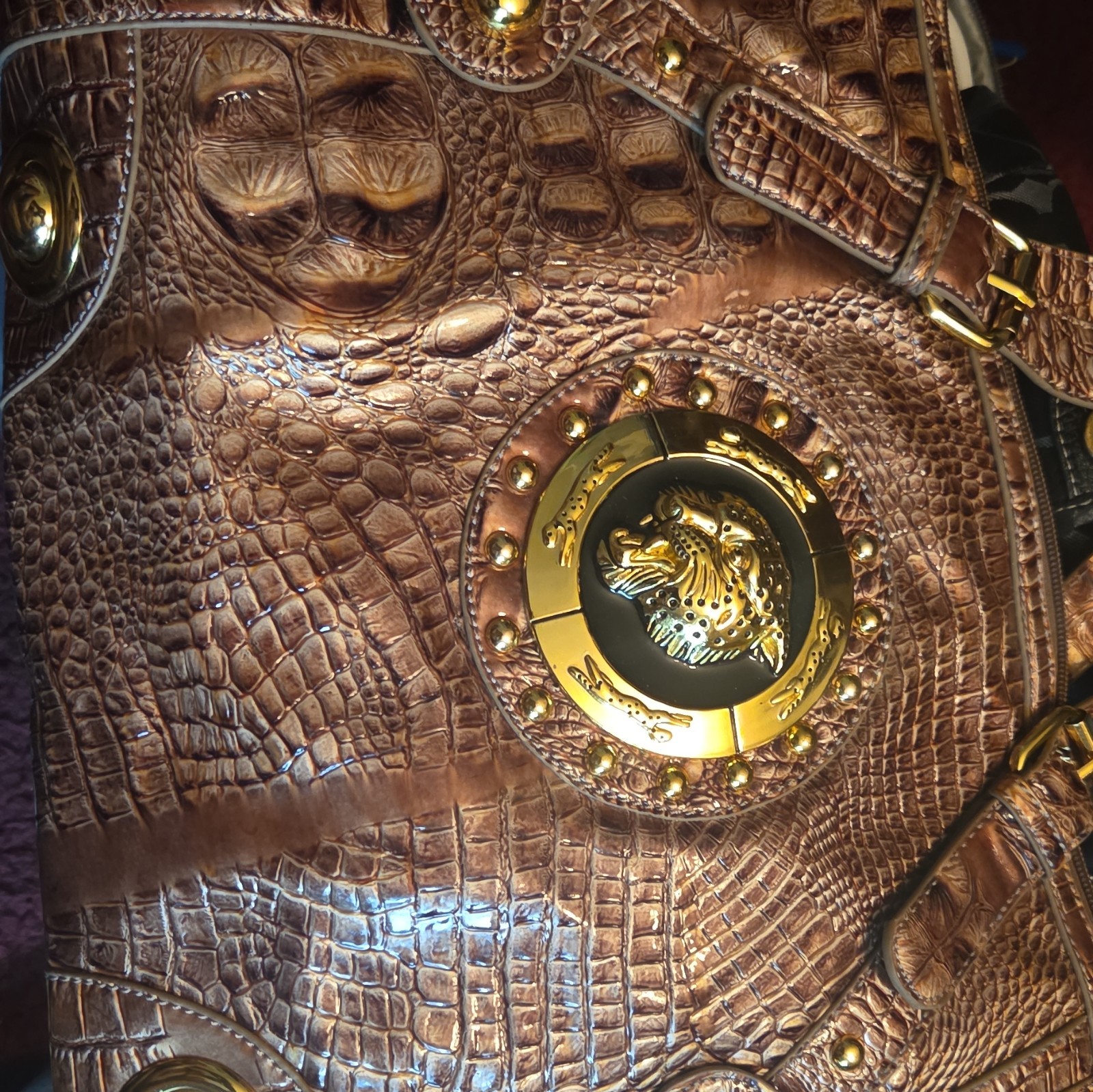 Women’s Brown Croc-Embossed Handbag Zip Inner Pockets Black Lined Gold Hardware