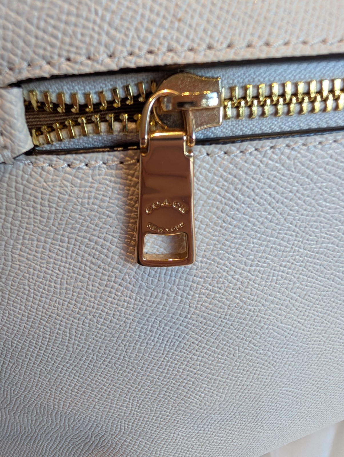 Coach Beige Pebbled Tote Bag Zip Top Gold Hardware With Dust Cover!