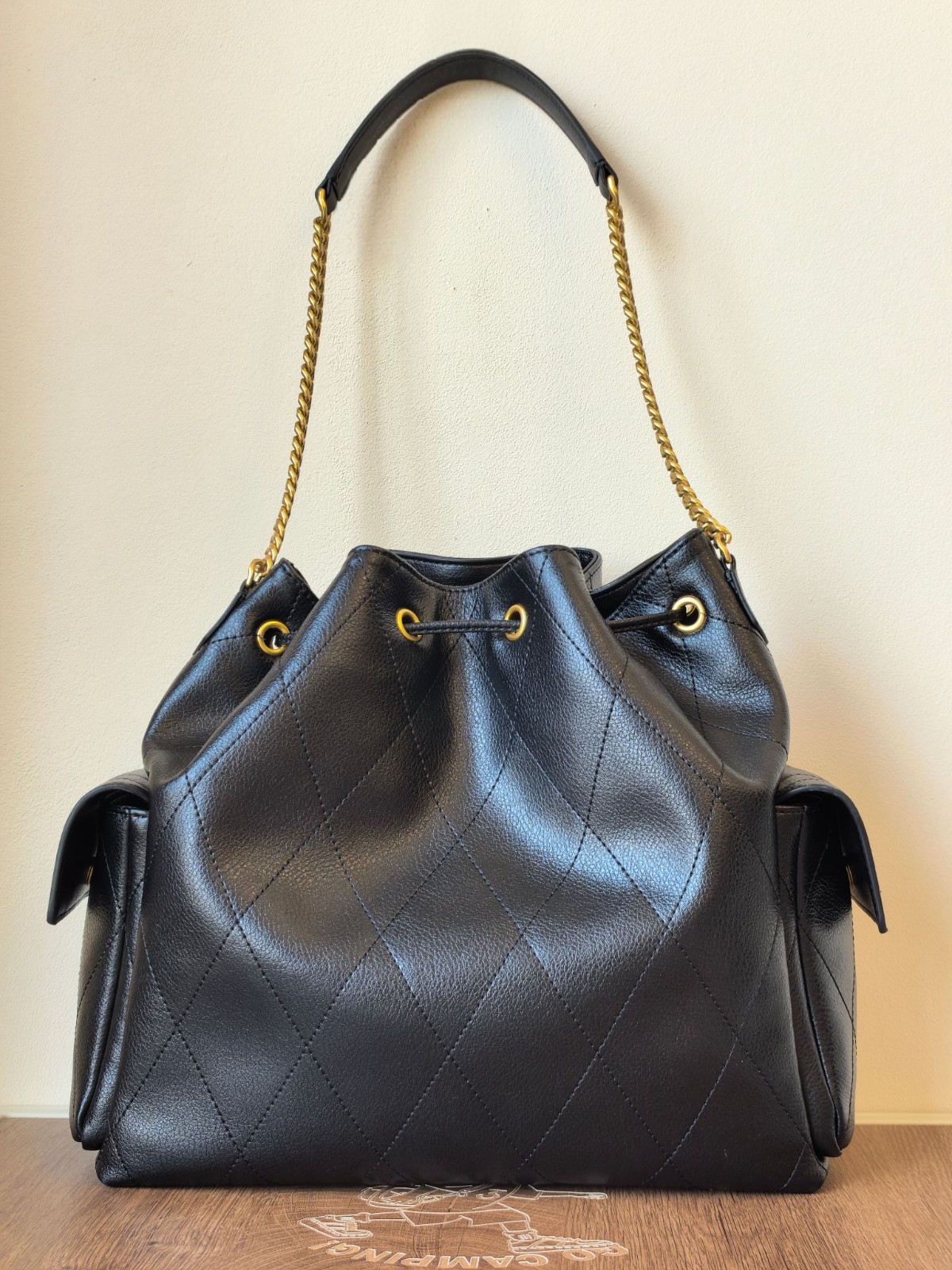 ToryBurch CHARLIE QUILTED LARGE DRAWSTRING SHOULDER BAG