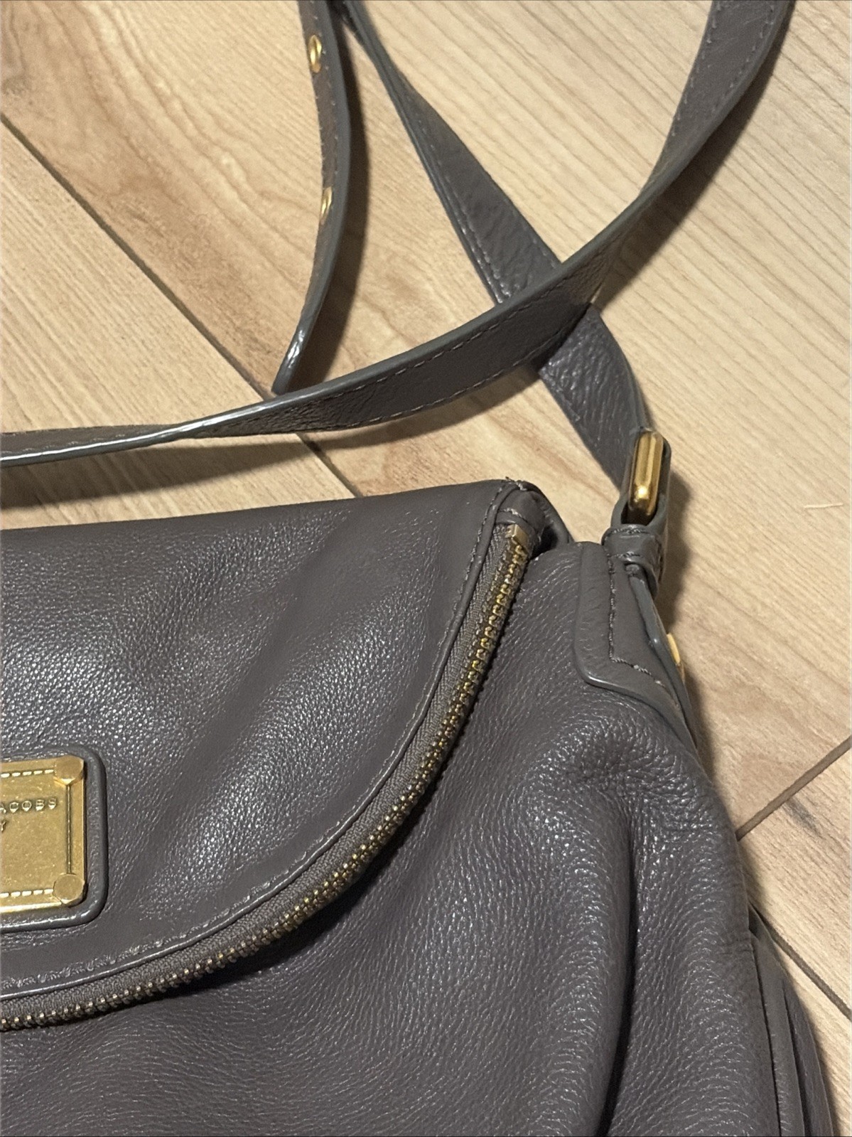 MARC BY MARC JACOBS Q Natasha Beige Pebble Leather Workwear Crossbody Bag