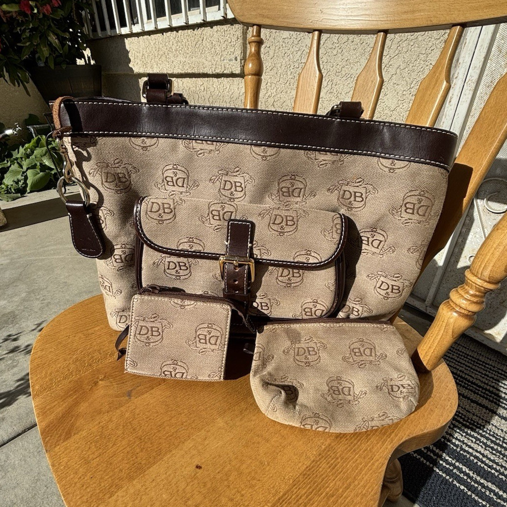 Dooney & Bourke Logo Beige/Brown Tote Shoulder Bag Zip Buckle Inner Pockets