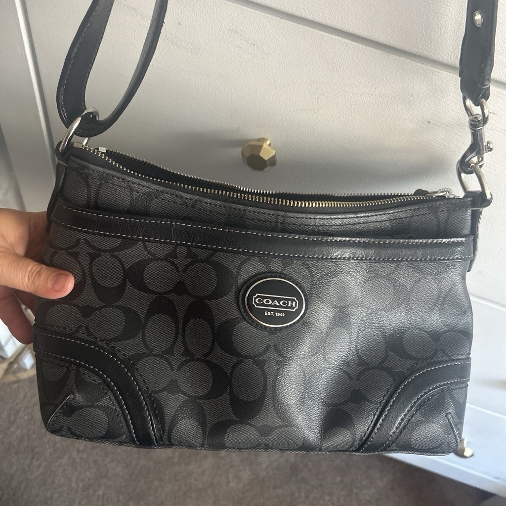 Coach Signature Black/Gray Shoulder Bag Zip Closure Adjustable Strap Silver