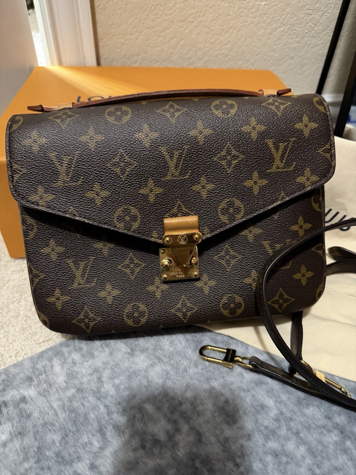 Louis Vuitton Pochette Metis