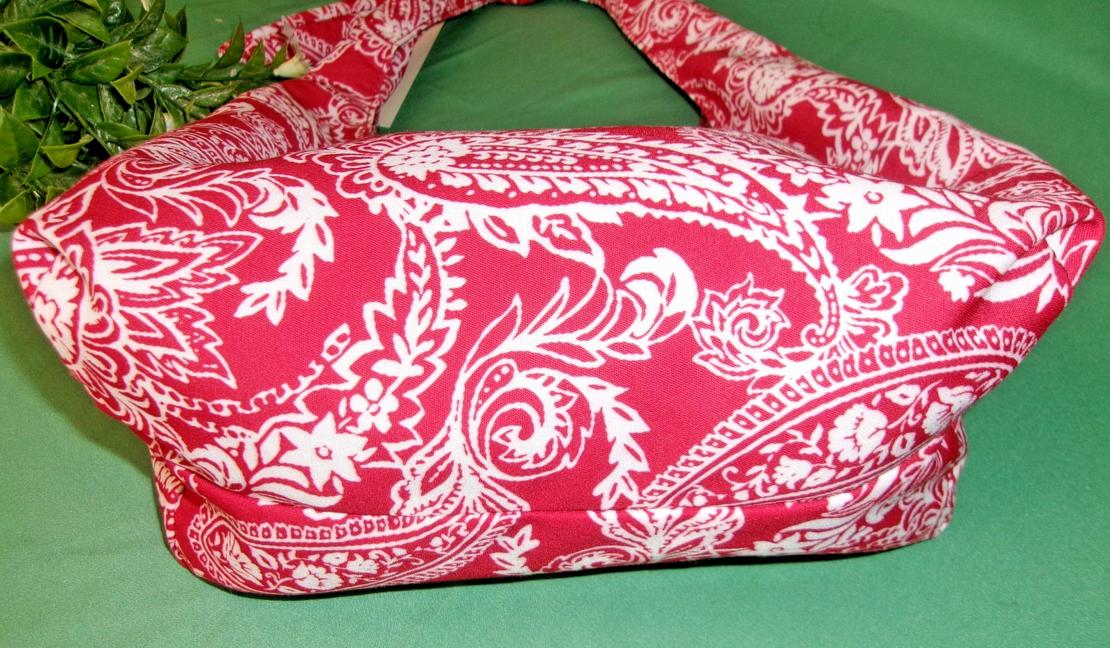 Hobo Casual Bag Purse Polyester Paisley Print Red White Lined Pocket New
