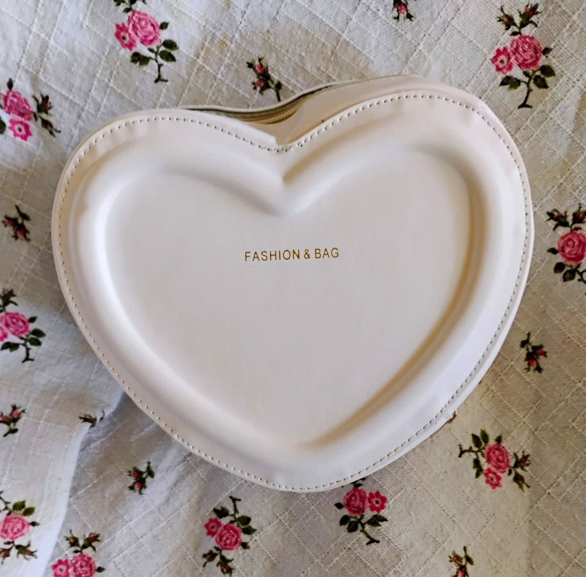 BRAND NEW White LEATHER Heart Crossbody Purse! Strap Inside Purse!