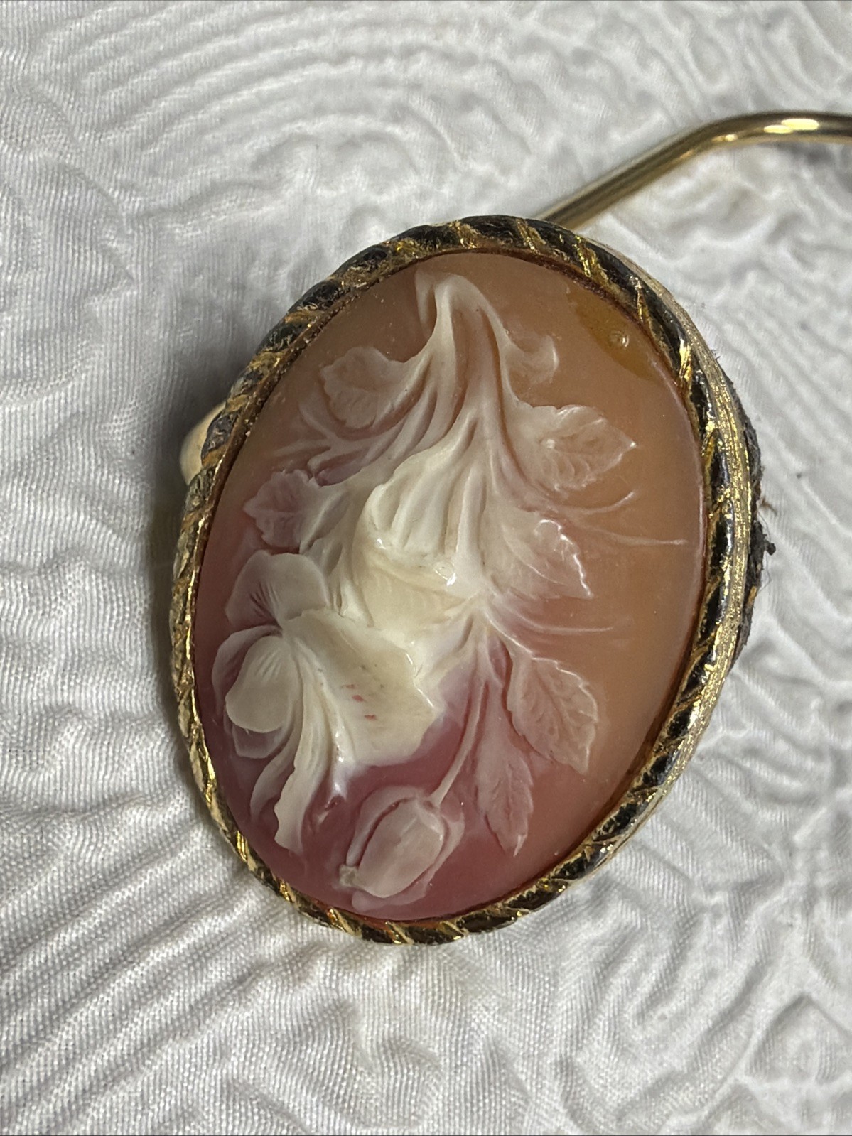 Vintage Shell Cameo Carved Floral Motif Gold-Tone Metal Frame Purse Hook