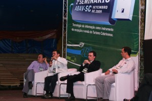 Presidente da ABRADi-SC participa do II Seminário ABAV - SC de Turismo
