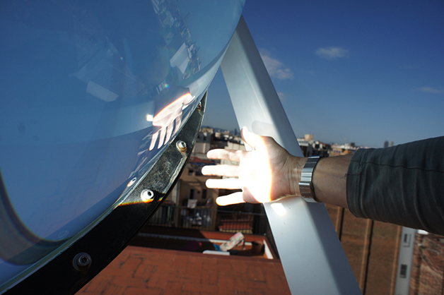 1387908948_52b88190e8e44e83af000044_rawlemon_generador_esf_rico_mejora_la_eficiencia_de_los_paneles_solares_en_un_35__10_light_concentration